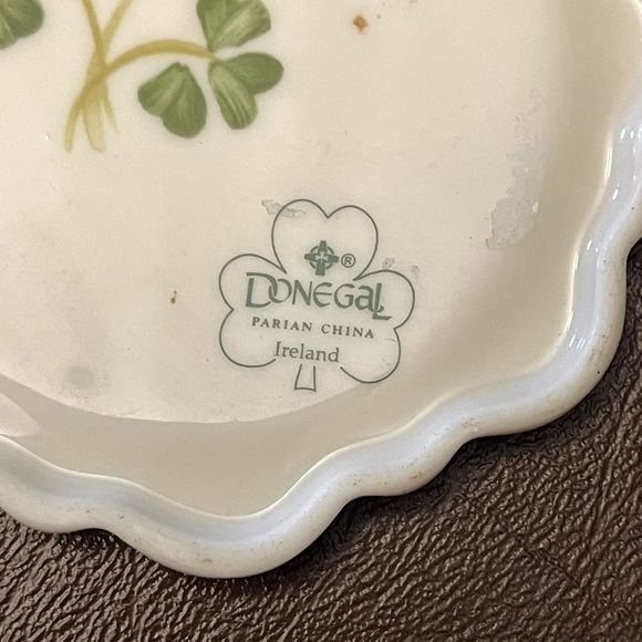 Two Irish ornaments, glass shamrock and porcelain Irish blessing. - Picture 4 of 8